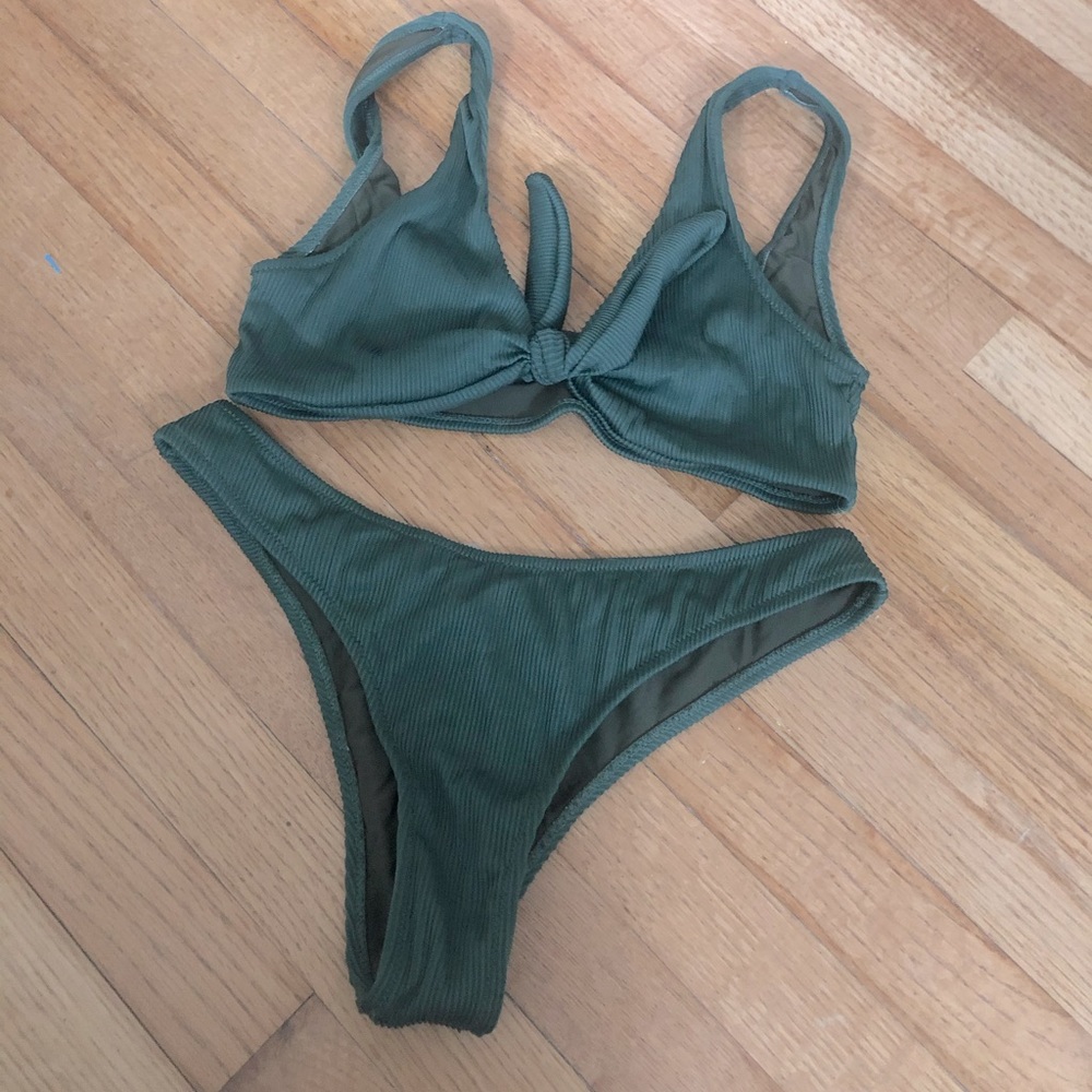 Hunter green bathingsuit set